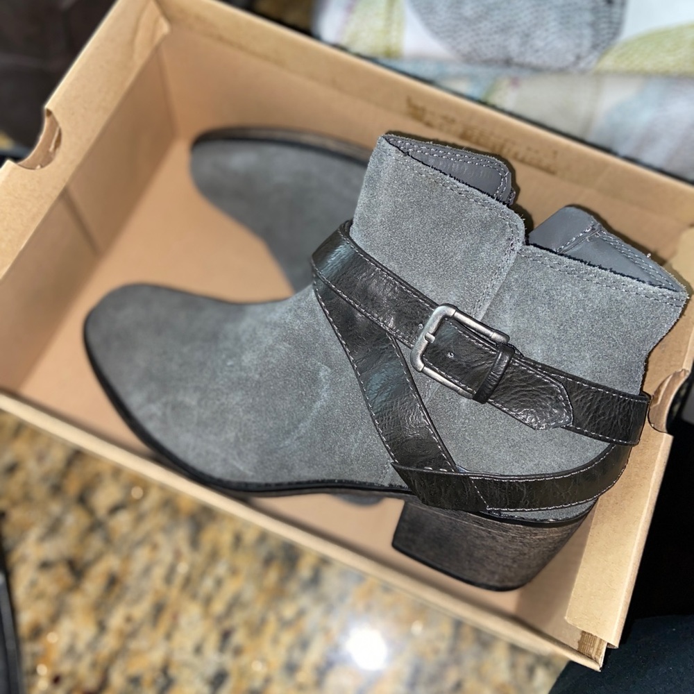 Women’s short boots